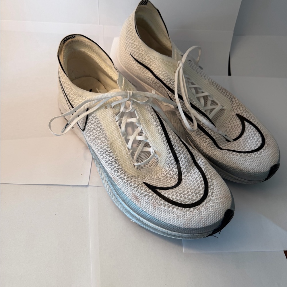 Nike White and Black Athletic Shoes Streakfly men’s 9.5